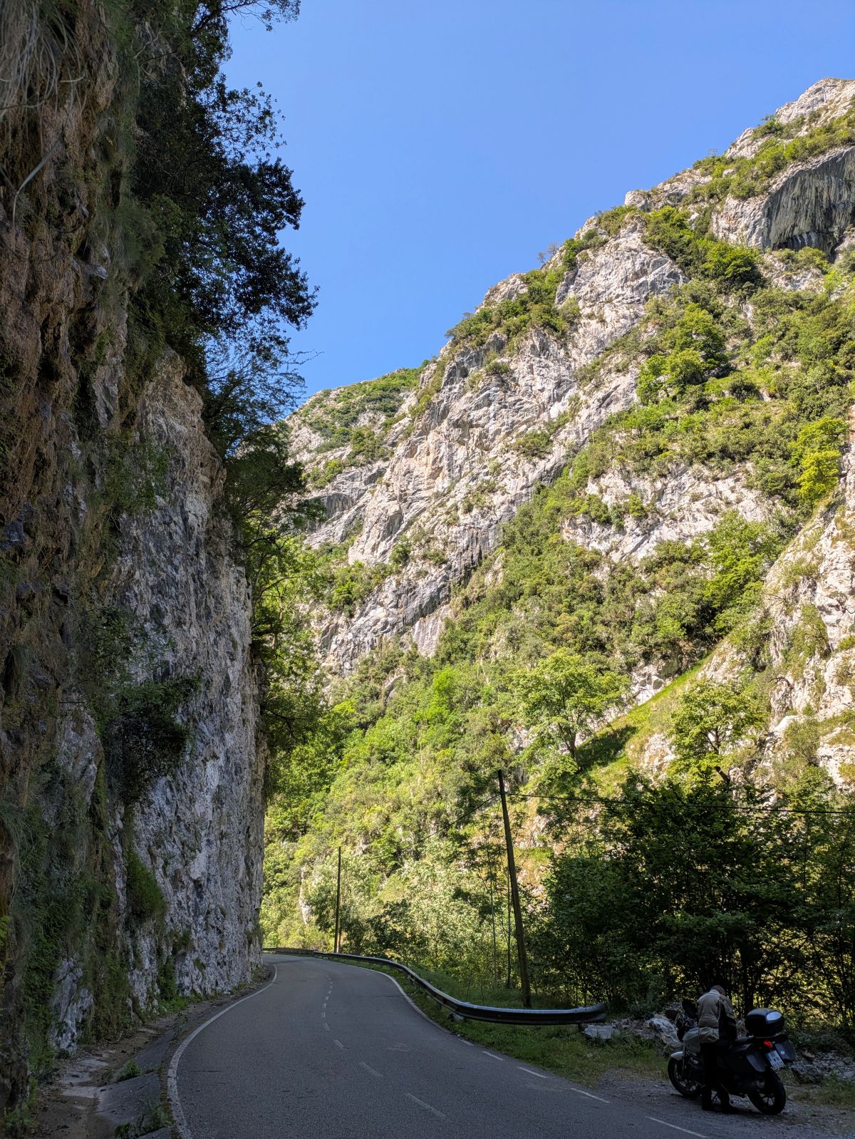 09-kleines Schwätzchen mit einem Biker aus Aschaffenburg